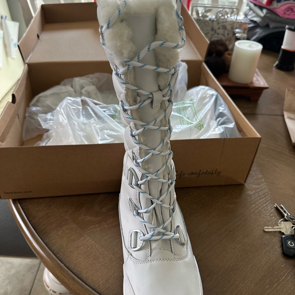White bearpaw boots - Picture 2 of 5